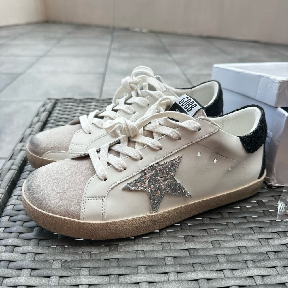 Women Sneakers, no name brand, size  EU 40/ US 9, white color